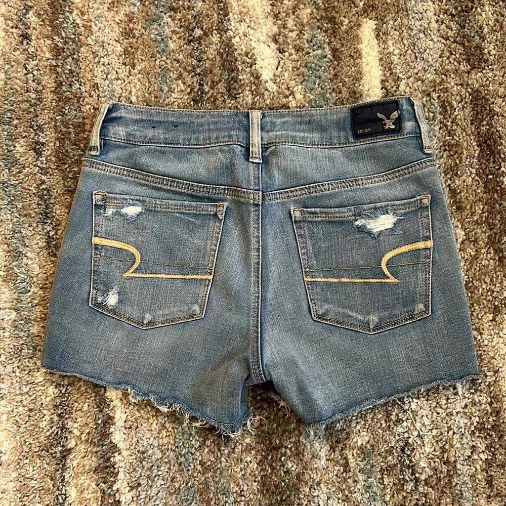 🦅CLOSET CLOSE OUT🦅
American Eagle Hi Rise Shorties
Size 4 - Picture 2 of 8